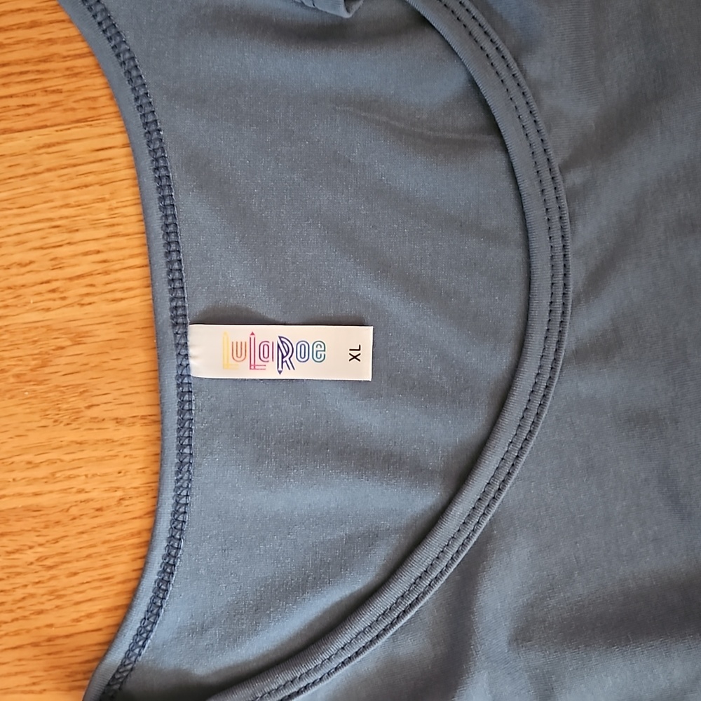 Lu LA Roe XL NWT top - Picture 2 of 4